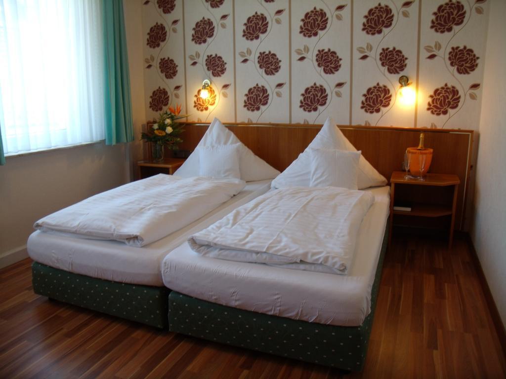 Landhotel Zum Niestetal Oda fotoğraf