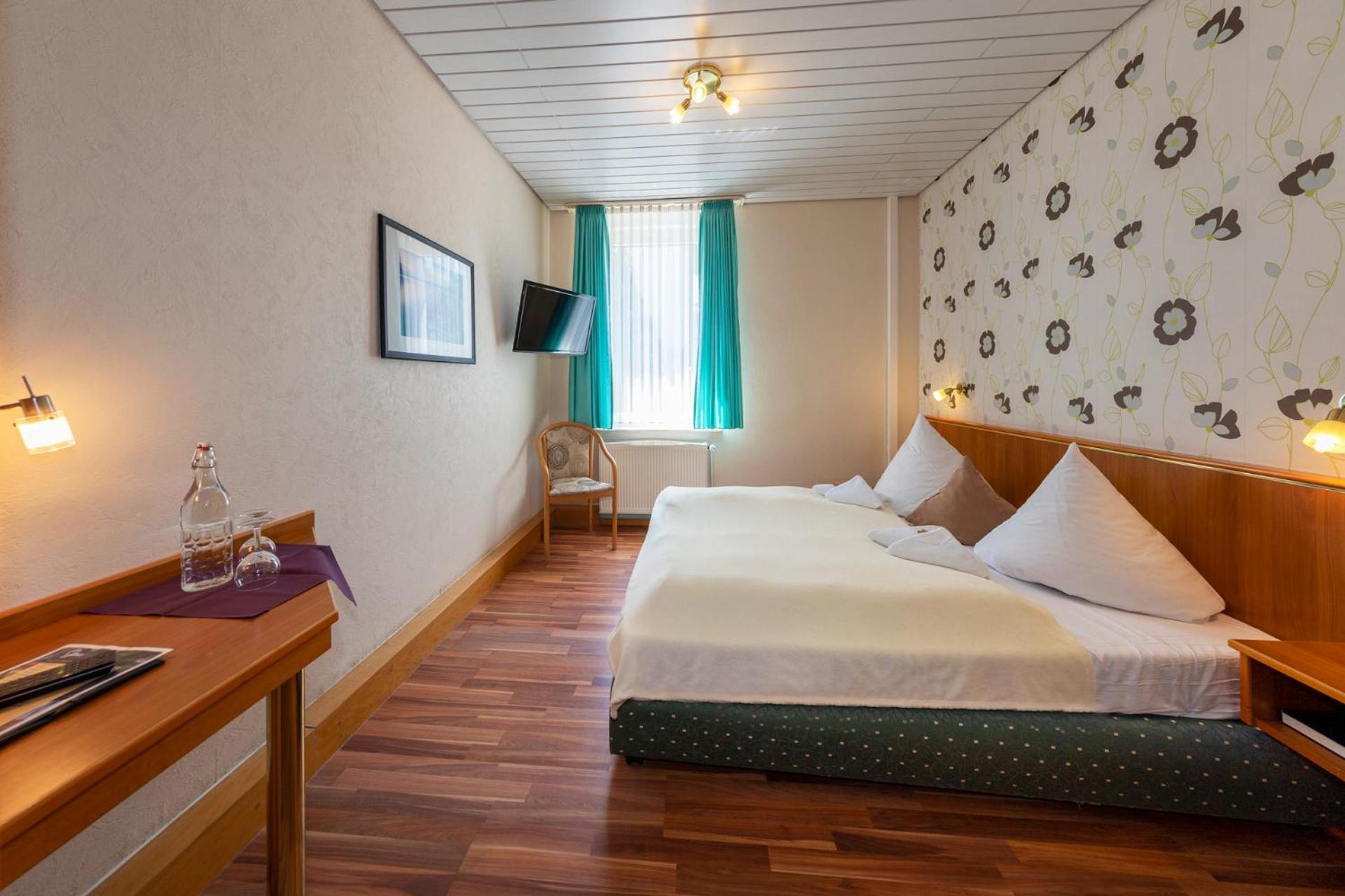 Landhotel Zum Niestetal Dış mekan fotoğraf